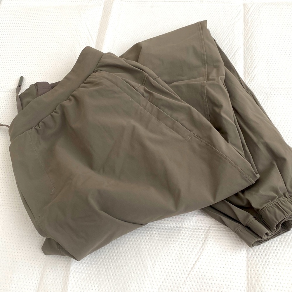 Lululemon surge jogger - L
